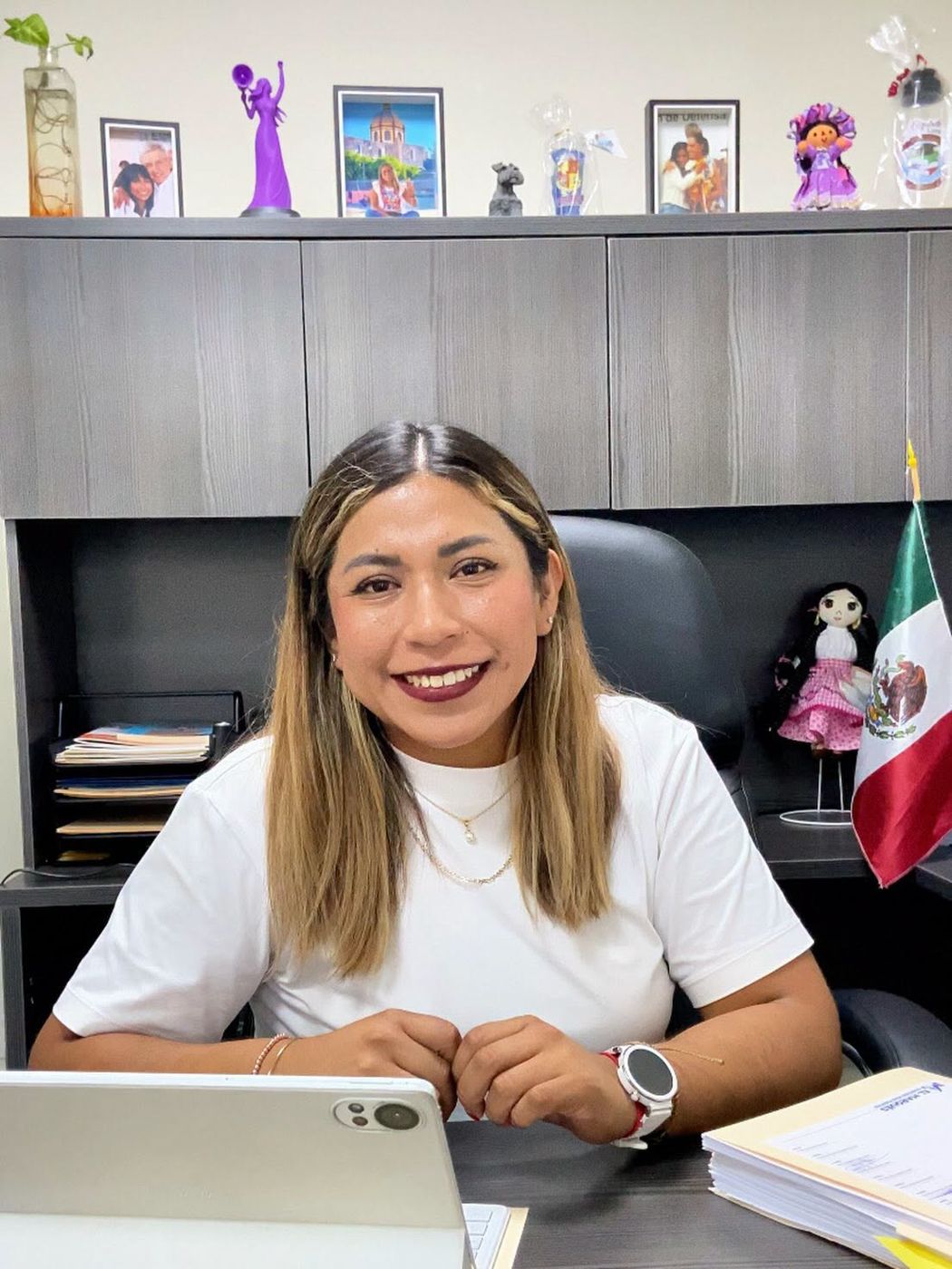 Elizabeth Luna, Regidora de El Marqués, en su oficina